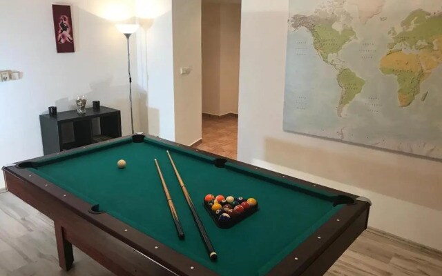 3 Bed Flat - Sleeps 20 - Smoking Room - Wifi