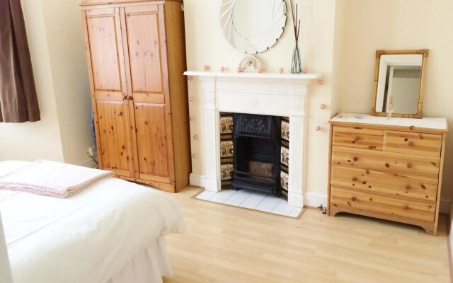Spacious West London Apartment