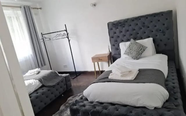 Cosy 2-bed Maisonette With Private Garage in Wembley