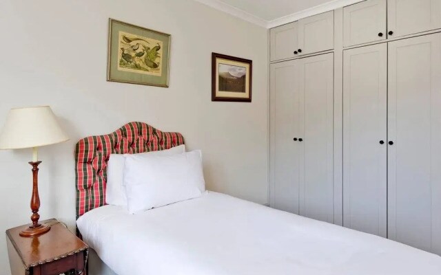 Bright 2-Bed Apartment in Fashionable Chelsea
