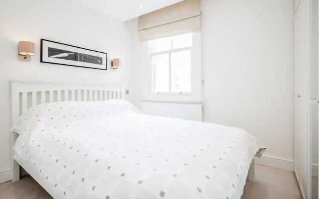 Light 2 Bedroom Flat With Roof Terrace
