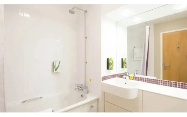 Premier Inn Stockport South