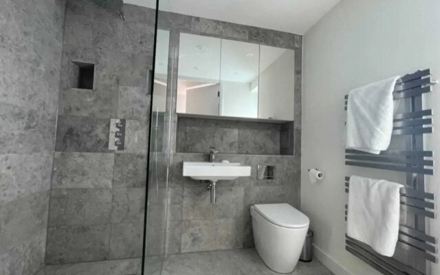 Modern 1BD Flat Near River Thames, Battersea!