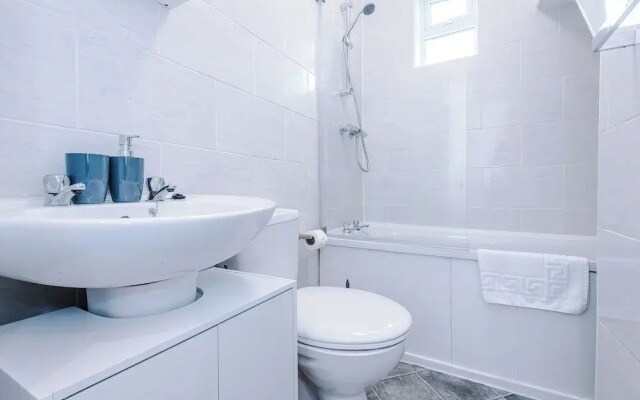 2 Droylsden Road