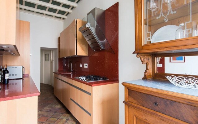 Pantheon Luxury Enchanting Apartment