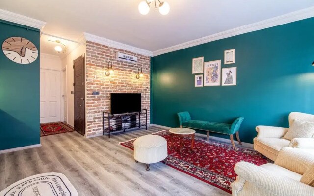 Fabulolus Flat Near Kennedy Avenue in Fatih