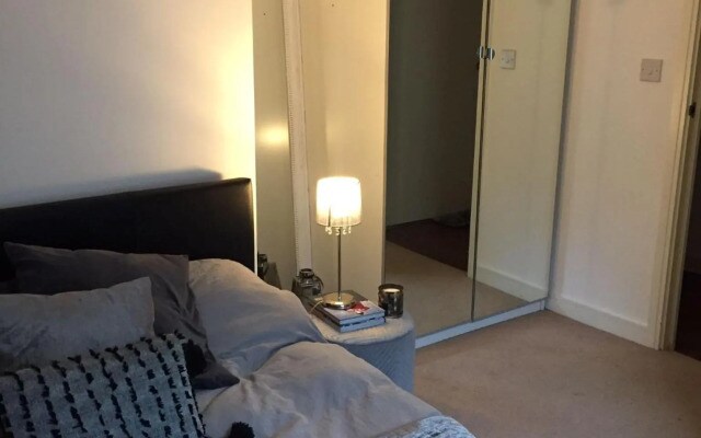 London Dockside Apartment
