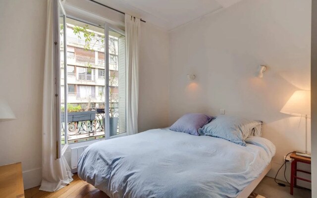 Typical Parisian Apartment Near "Le Palais des Glaces"