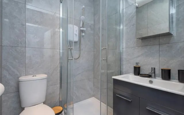 Stylish Elegant New Flat 5 Min from Crossrail
