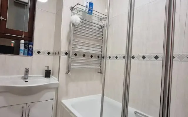 4 Bed Flat - Sleeps 12 - Pets - Wifi