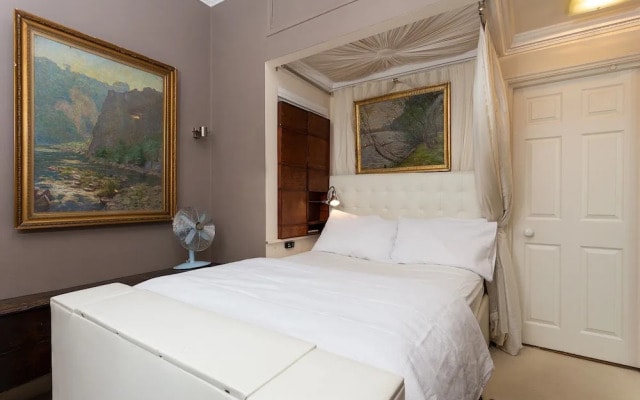 Townhouse Flat in Central London