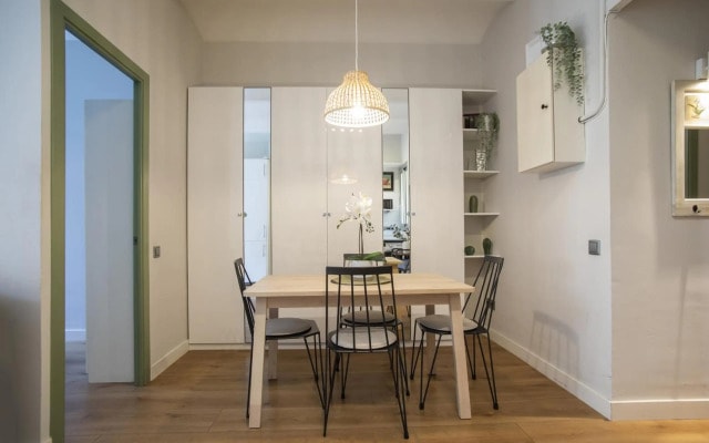 31ENT335 - Mediterranean decorated apartment