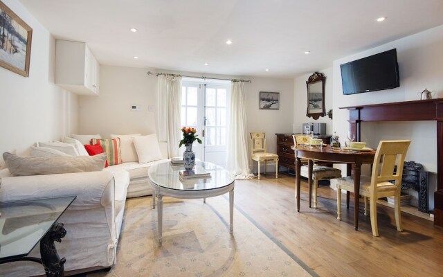 Pleasant Hackney Home by Victoria Park