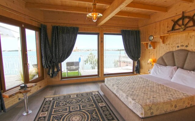 Oasis Golden Lagoon Chalet