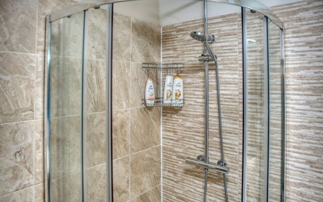 Tranquil Studio - Sleeps 2 & Private Parking