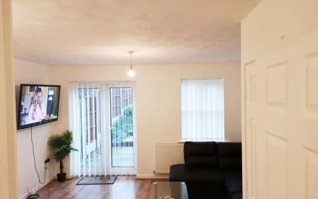 Quiet Residential Area, Within Easy Reach to Town