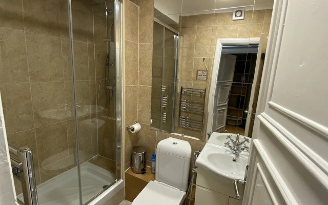 Impeccable 2-bed Apartment in Central London