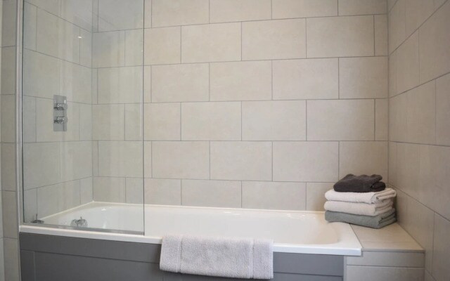 Modern 2 Bedroom Apartment in Balham