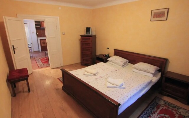 1 Bed Flat - Sleeps 3 - Courtyard - Wifi