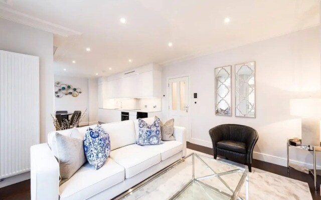 Light and Airy Central Three Bed Flat