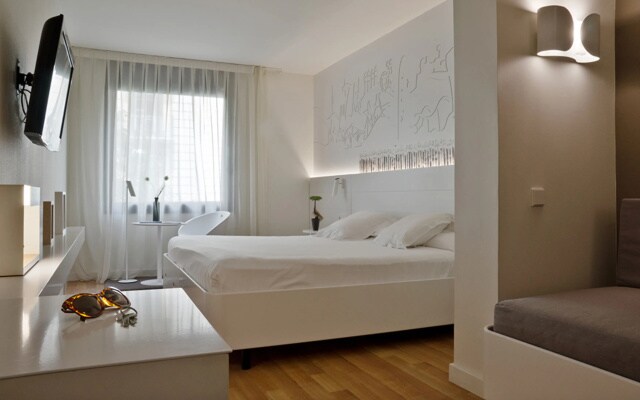 Pol & Grace Hotel