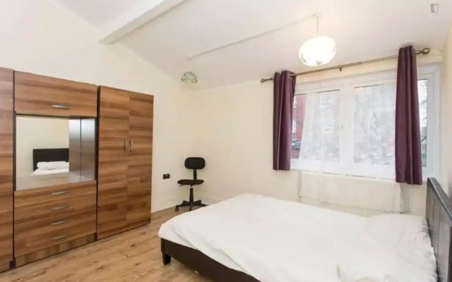 2Bed in Fantastic Location 2 mins Walk From Tube