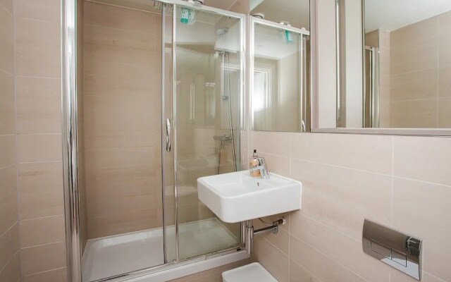 Convenient & Charming 2bd Apartment With Balcony