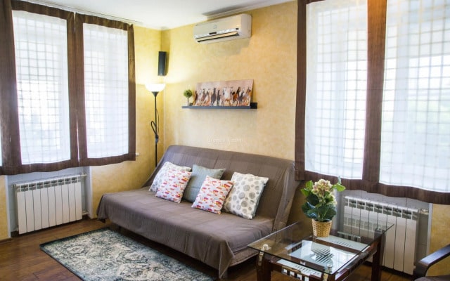 RENT-servis Apartamenty v istoricheskom tsentre Omska na Lermontova