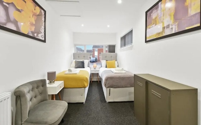 Rochfords Serviced House with 5 Bedrooms