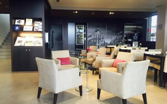 Отель Suites Viena Plaza De Espana