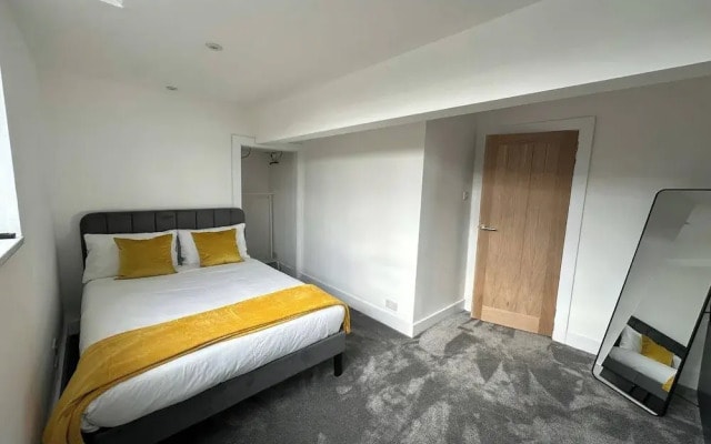 6 Guests/free Parking/old Trafford/20min City
