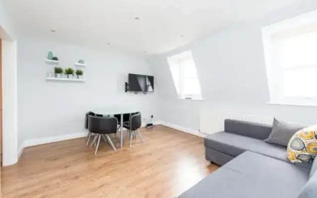 Camden Apartment E/Apartment