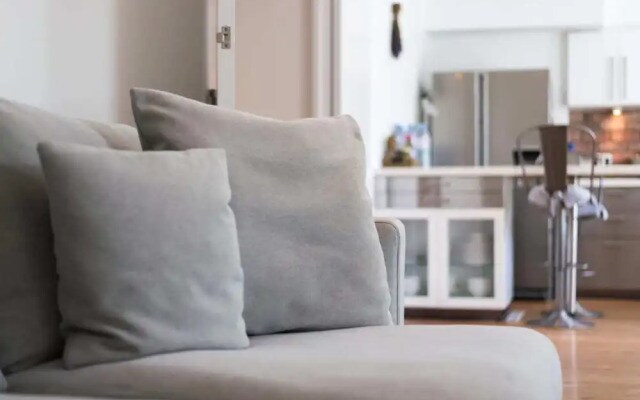 2BR Home in London W/terrace + Parking