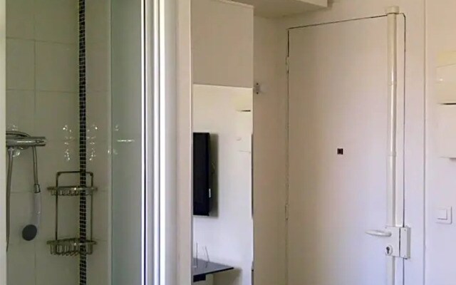 Single room Paris Arc de Triomphe