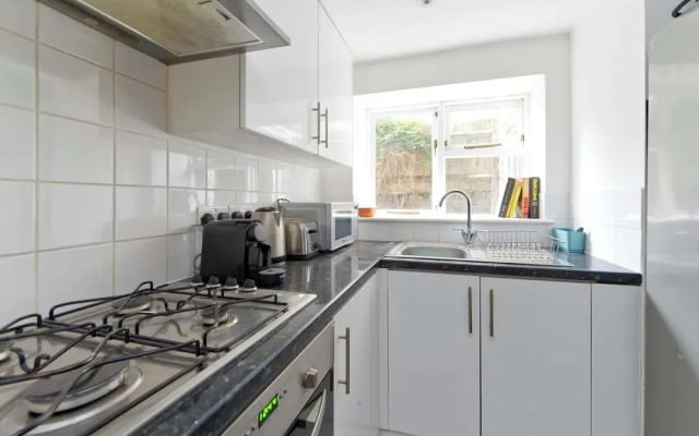 Lovely 2 bed Flat With Garden in Queen's Park