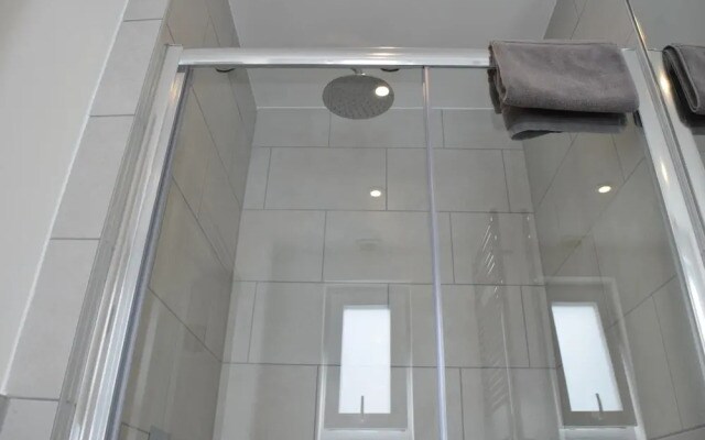 Modern 2 Bedroom Apartment in Balham