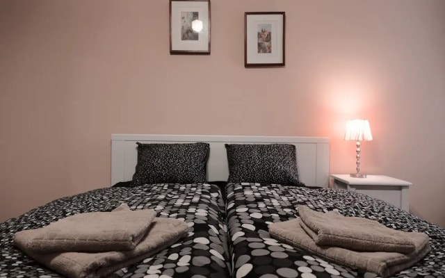 Apartment for 10 Guests Top Center of Prague