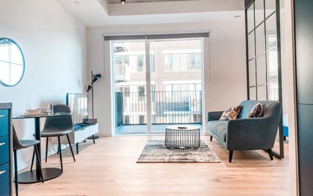 Luxury Apartment Minutes From Canning Town