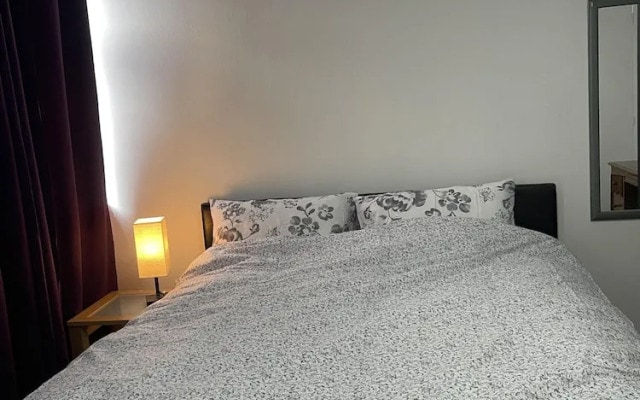 Inviting 2-bed Apartment Near Heathrow