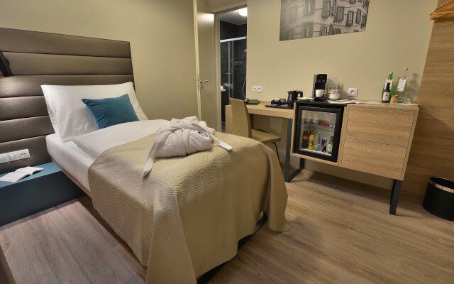 EA Hotel New Town