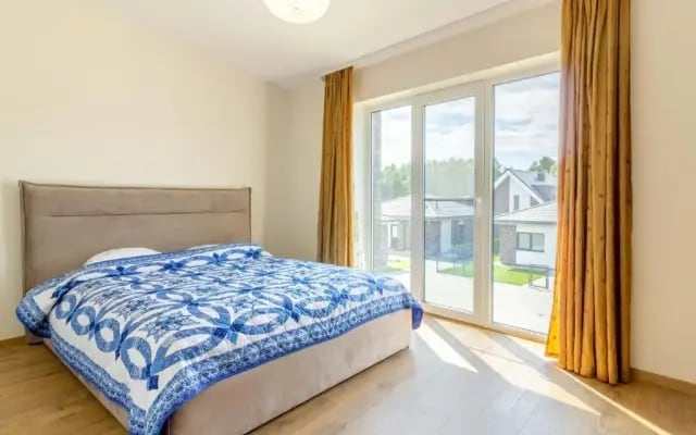 Green Acres Apartment, By cohost