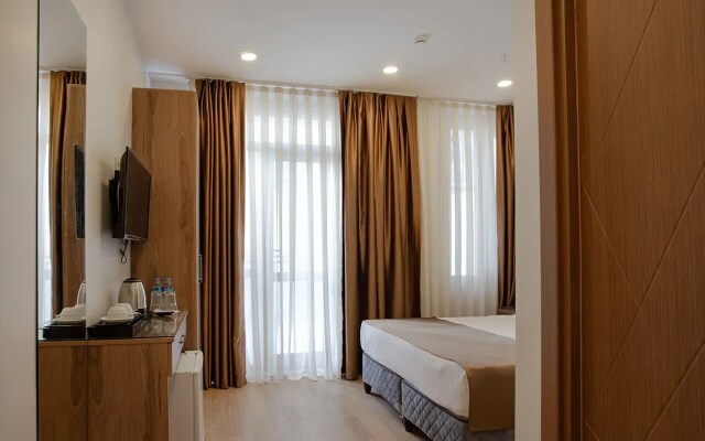 West Palace Hotel