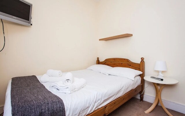 Modern & Spacious Home on Old Kent Road