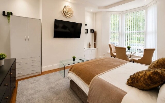 Botanic Gardens Oasis: Urban Convenience & Comfort