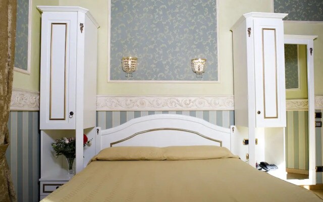 Upper View Suite