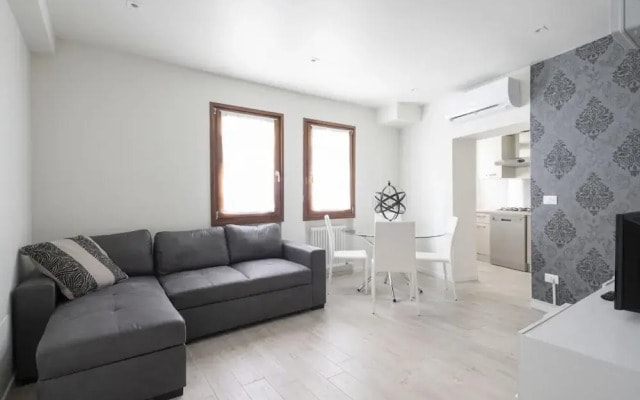 San Marco Style Canal View Apt 1 by Wonderful Italy