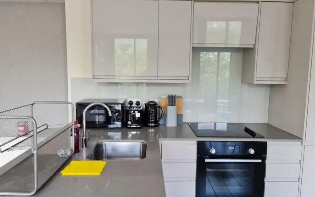 London Riverside Apartment Retreat