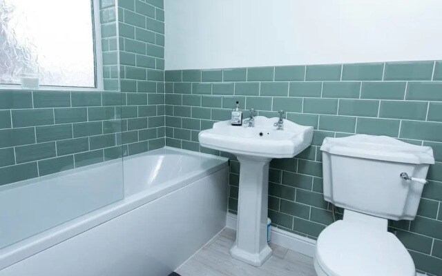 Family Friendly and Spacious House in Fallowfield