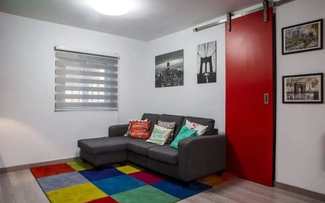 Cosy 2 Bed in Madrid with Easy Airport Access