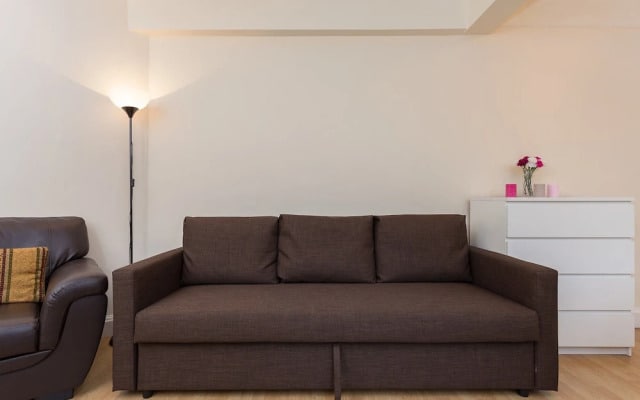 2 Bed Apartment In Kensington